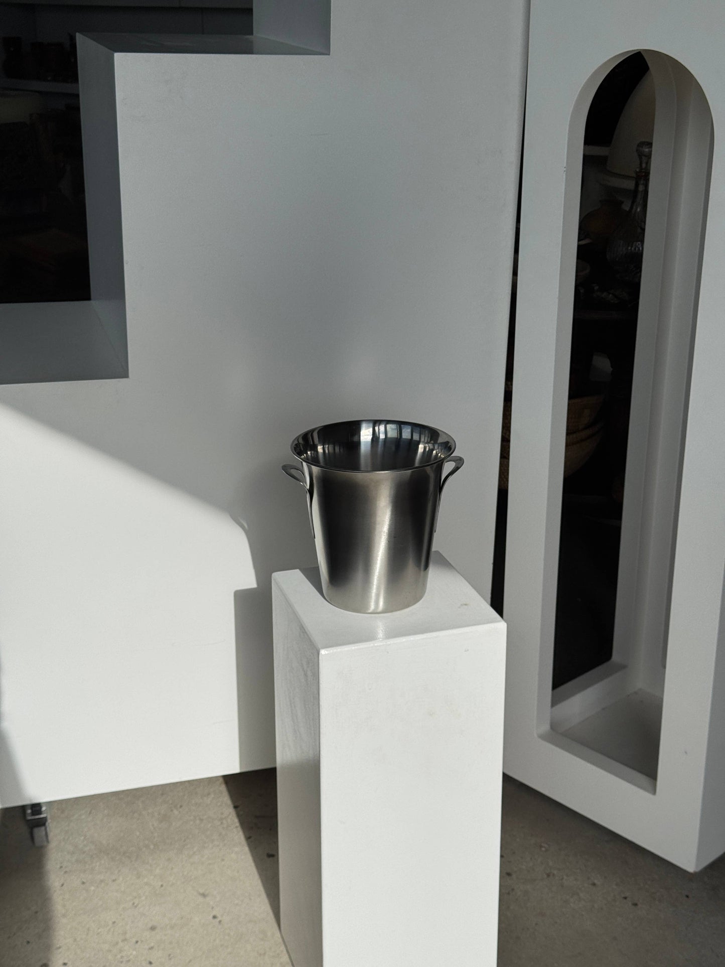 Guy Degrenne champagne bucket with Art Nouveau-style handles, stainless steel