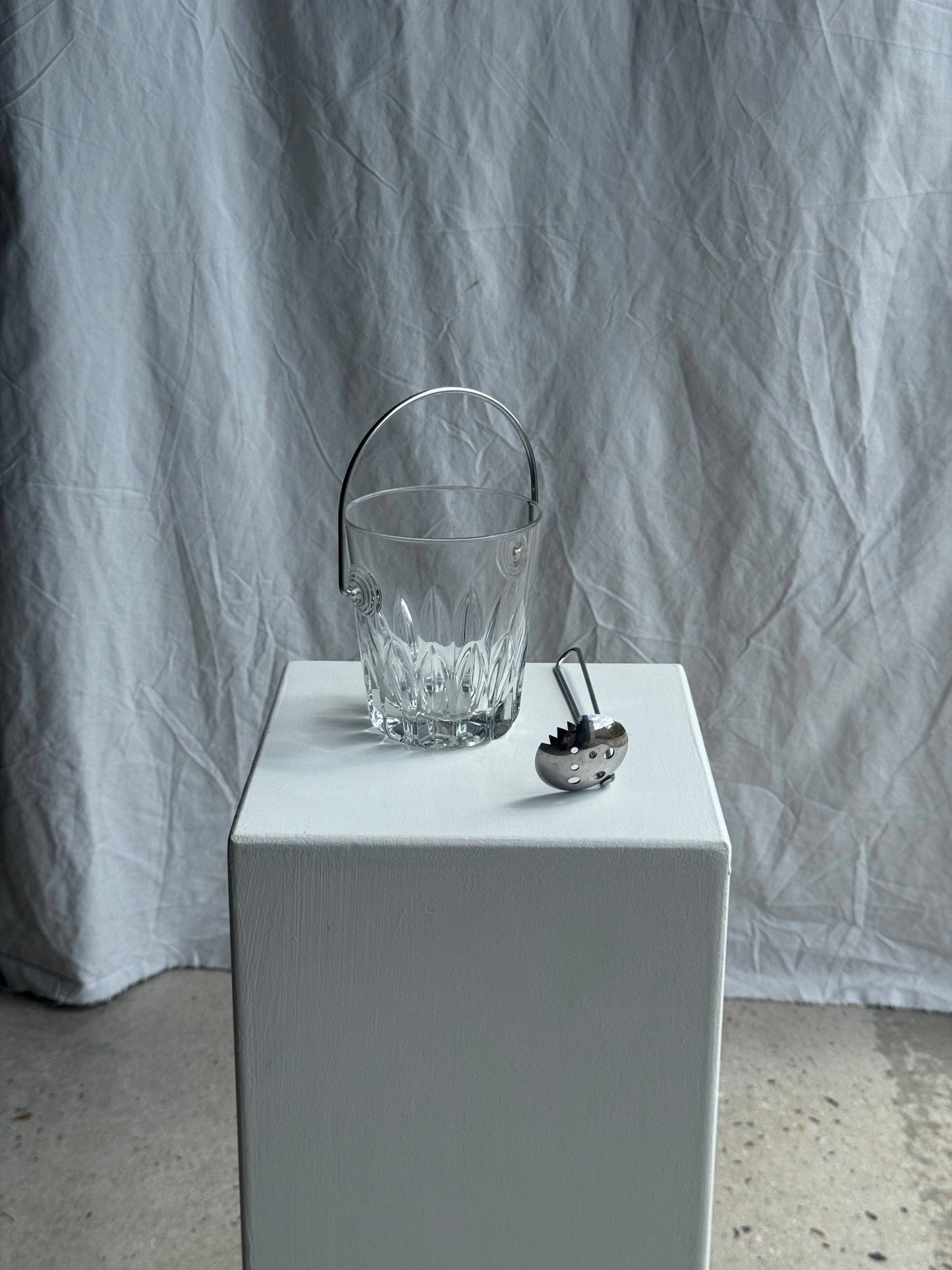 Small glass ice bucket with its ladle H13.5