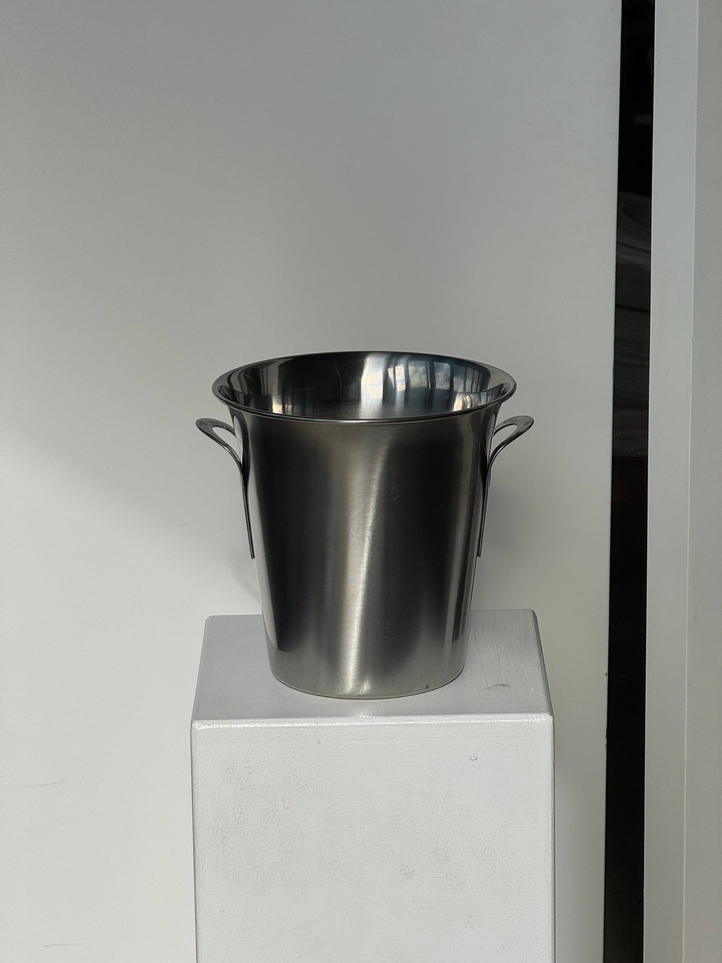 Guy Degrenne champagne bucket with Art Nouveau-style handles, stainless steel