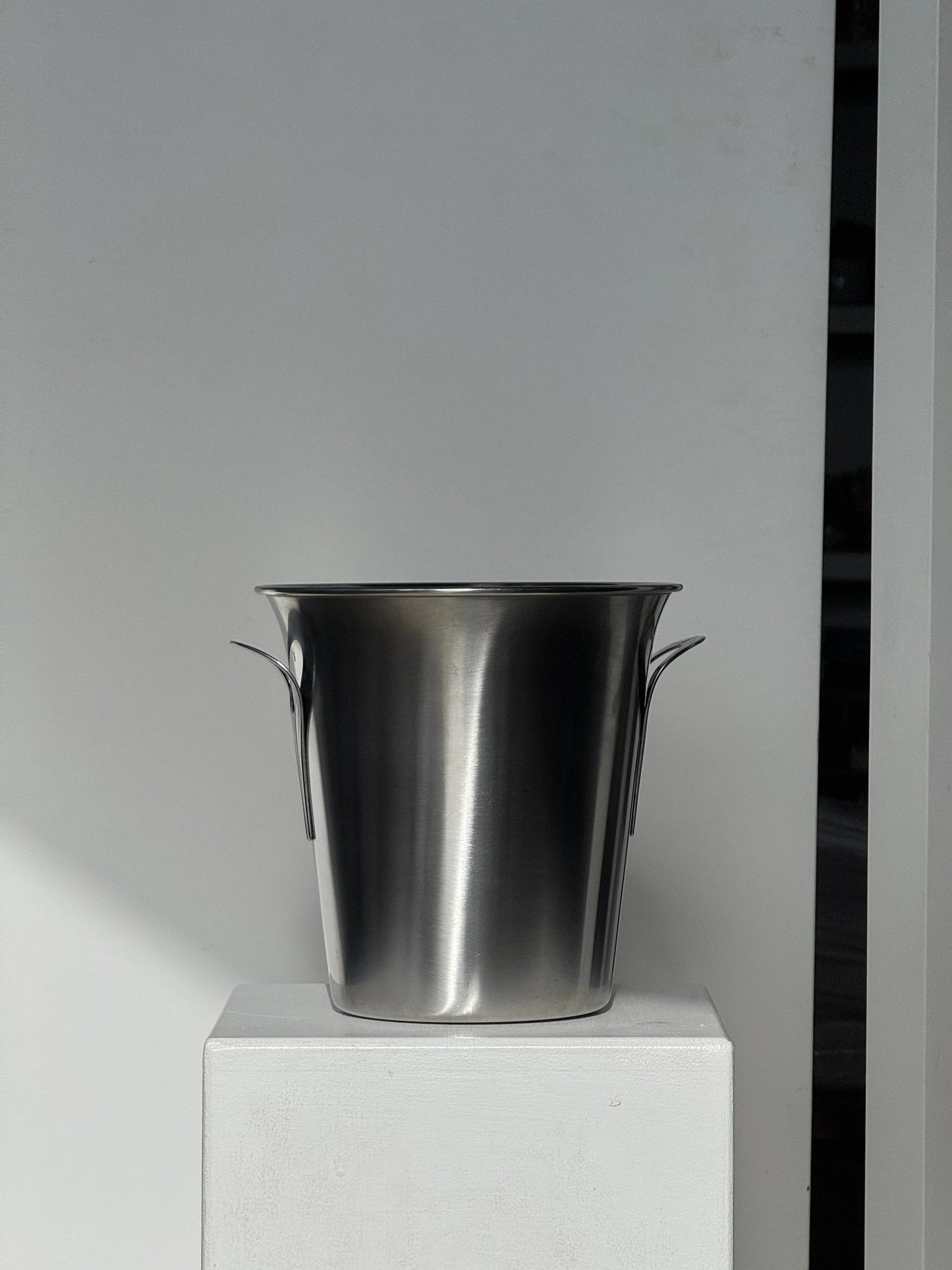 Guy Degrenne champagne bucket with Art Nouveau-style handles, stainless steel