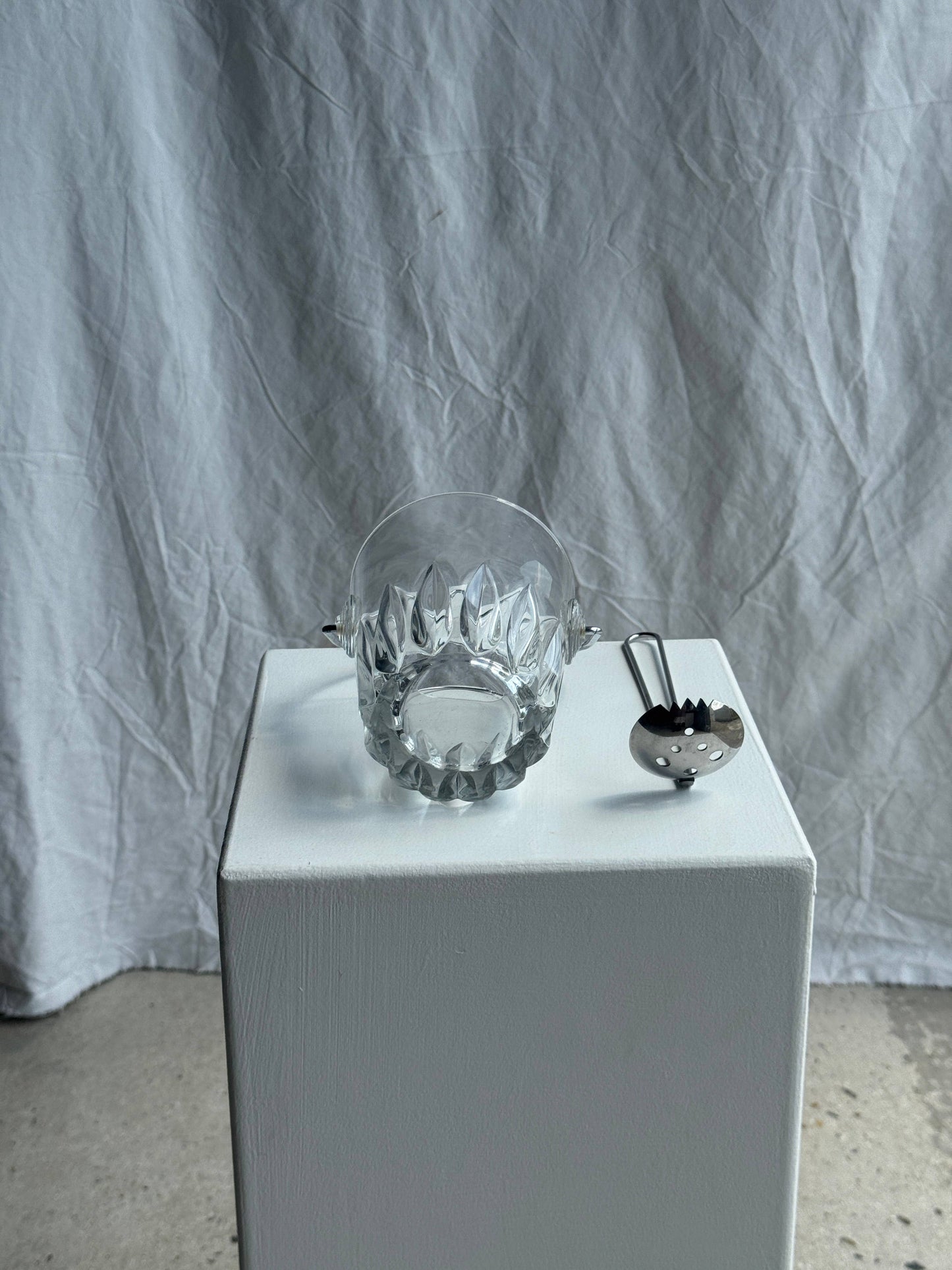 Small glass ice bucket with its ladle H13.5