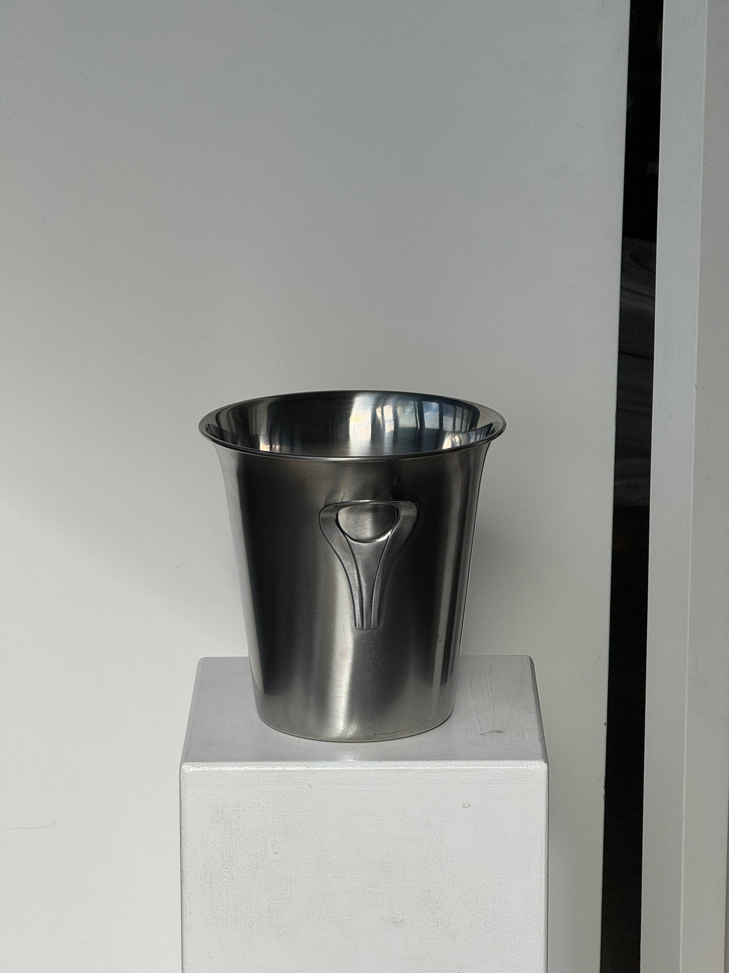 Guy Degrenne champagne bucket with Art Nouveau-style handles, stainless steel