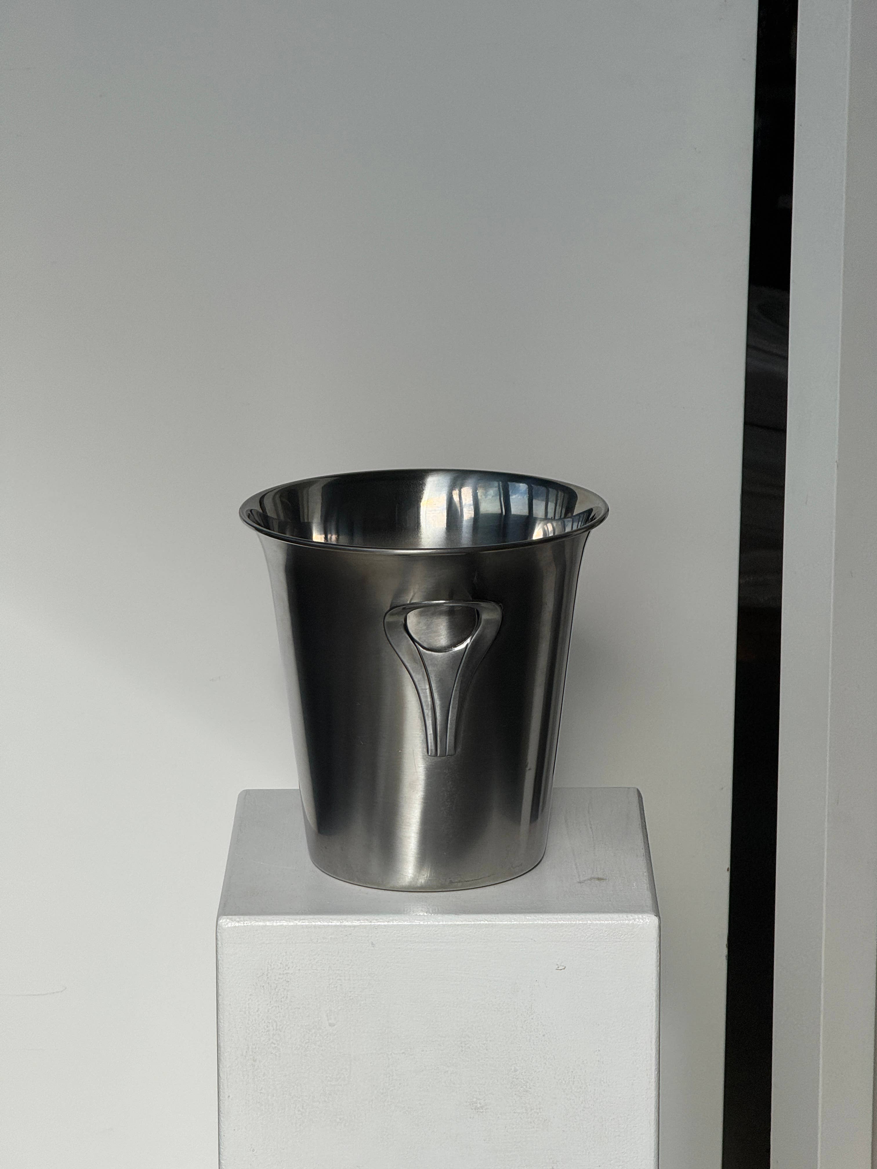 Guy Degrenne champagne bucket with Art Nouveau-style handles, stainless steel