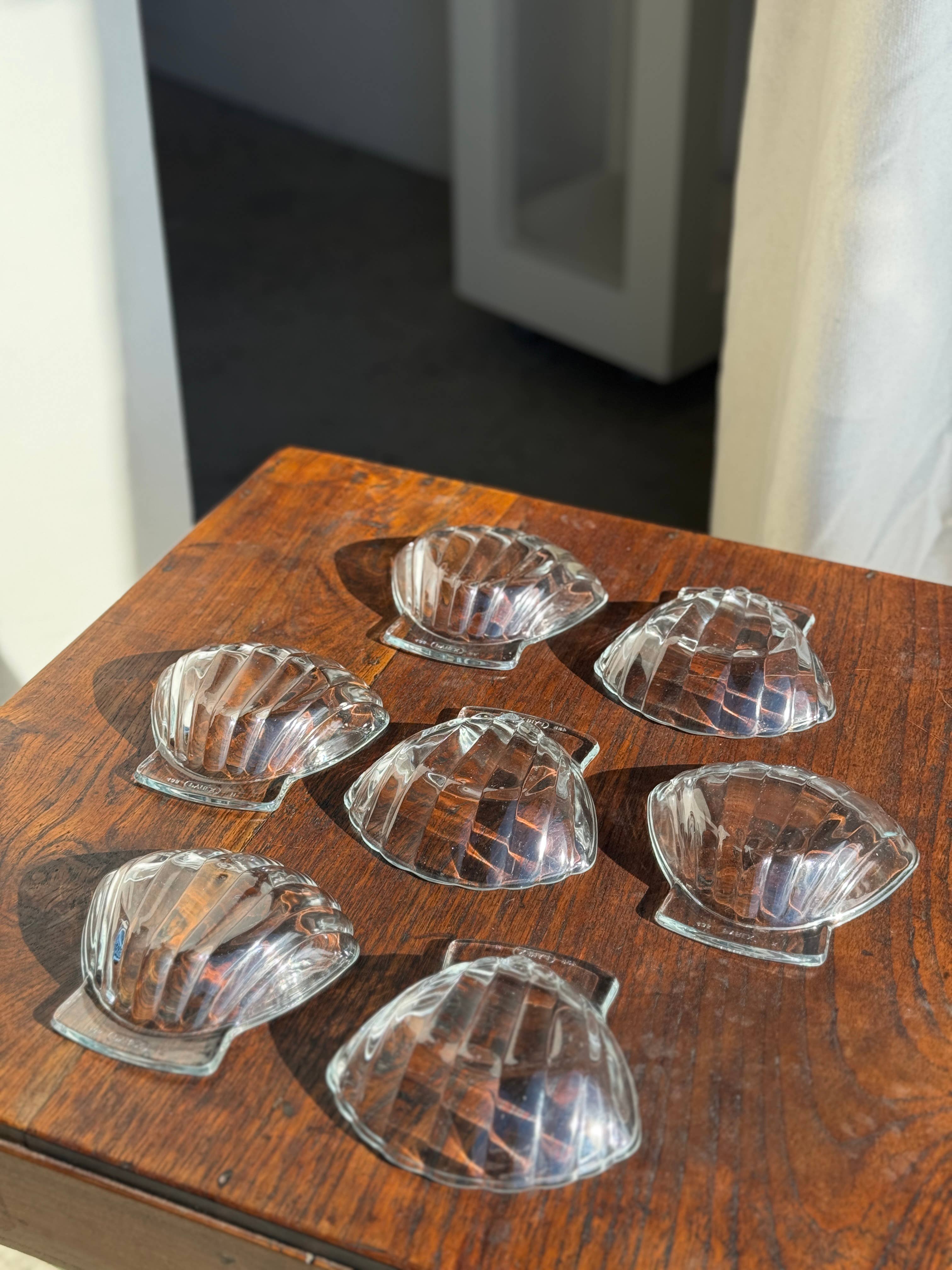 Pyrex France shell-shaped glass dishes