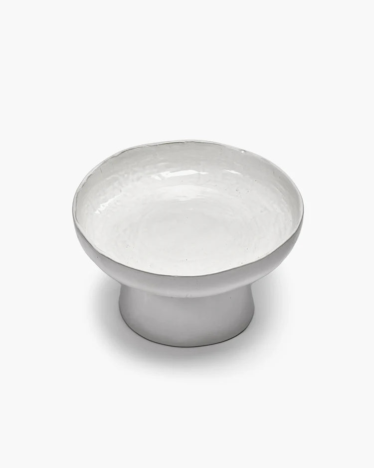 Serving plate on foot off-white La Mère