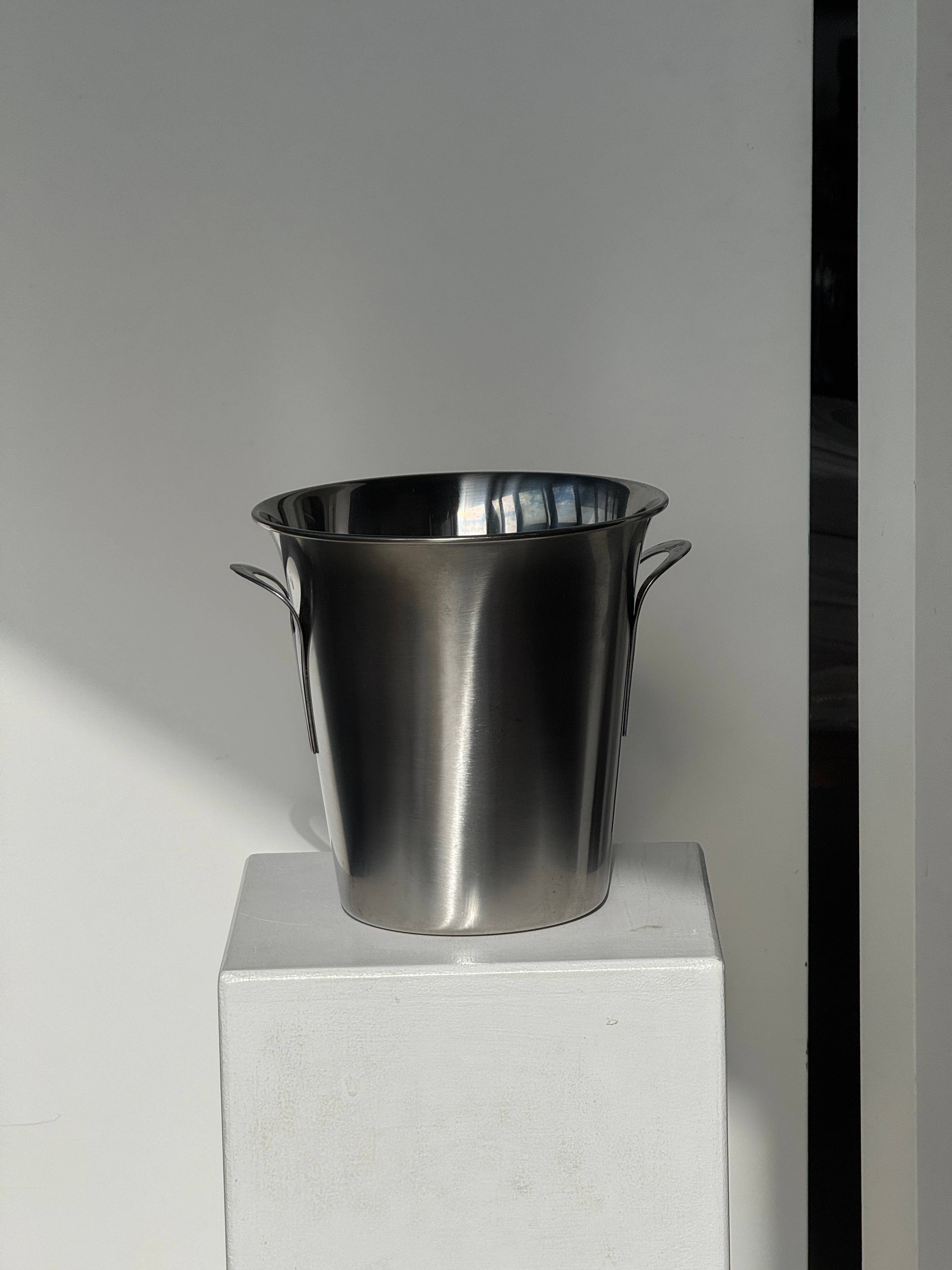 Guy Degrenne champagne bucket with Art Nouveau-style handles, stainless steel