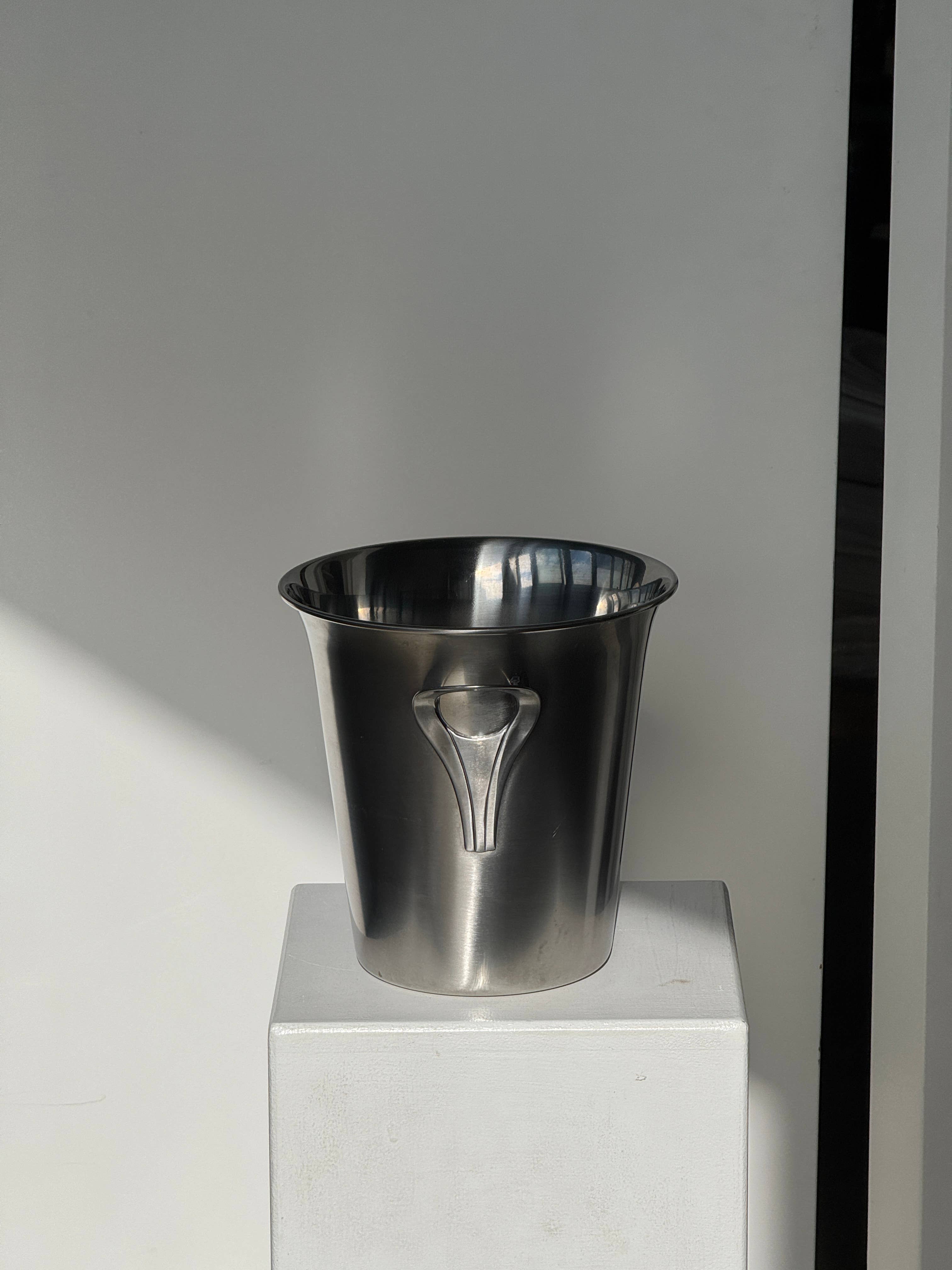 Guy Degrenne champagne bucket with Art Nouveau-style handles, stainless steel